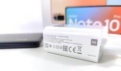 O adaptador de energia do Redmi Note 10 Pro