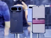 O smartphone Nubia NaviX Ultra esteve em exibição na WAIC 2026.