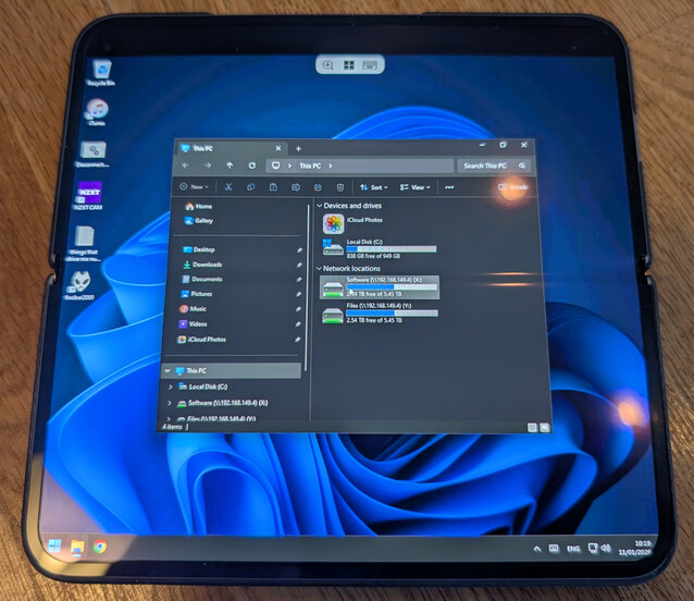 Os dobráveis definitivamente têm a vantagem de trabalhar com a Área de Trabalho Remota, VNC e outras ferramentas de administração remota. Mas ainda há concessões (Fonte da imagem: Notebookcheck)