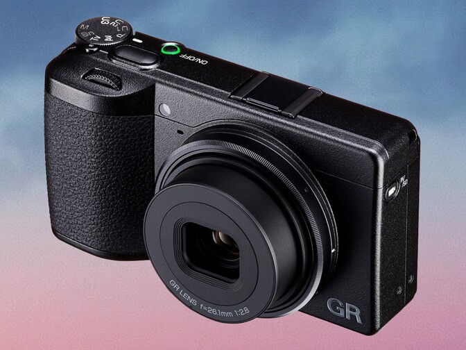 A Ricoh GR IVx, com um enorme sensor APS-C e uma nova lente, cabe