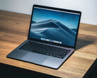 Diz-se que o MacBook Air deste ano apresenta um chassi redesenhado e um Apple M2 SoC. (Fonte da imagem: Howard Bouchevereau)