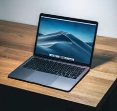 Diz-se que o MacBook Air deste ano apresenta um chassi redesenhado e um Apple M2 SoC. (Fonte da imagem: Howard Bouchevereau)