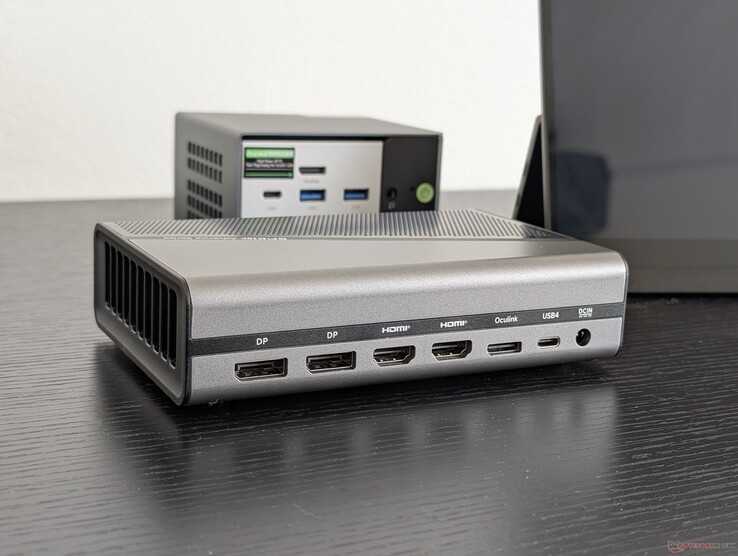 2x DisplayPort 2.0 (4K120), 2x HDMI 2.1 (4K120), OcuLink (PCIe4 x4), USB-C 4.0 (fornecimento de energia de 100 W, sem DisplayPort), adaptador CA