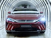 Um BYD Da Han saiu da linha de produção na China, marcando o veículo de número 10 milhões produzido na série Dynasty.