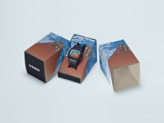 Os relógios G-Shock x Katsushika Hokusai da Casio (DW-5600KHG25-1 na foto) já estão disponíveis na Europa. (Fonte da imagem: Casio)