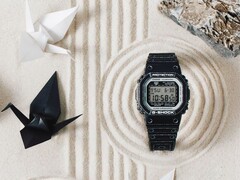 O Casio G-Shock DW-5600RGM-1 é um dos dois relógios com tema de origami