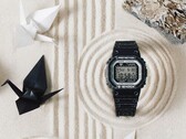 O Casio G-Shock DW-5600RGM-1 é um dos dois relógios com tema de origami
