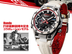 O Casio Edifice x Honda ECB-2300HR-1AJR, retratado ao lado de um decalque da Honda F1 em um fundo branco. (Fonte da imagem: Casio Japan - editado)