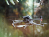 A série DJI Mini 3 poderia estar sobre nós antes do final do mês, Mavic 3 Cine fotografado. (Fonte da imagem: DJI)