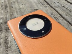 O Honor X9b após dois anos de uso. (Fonte da imagem: Darryl Linington - NoteBookCheck)