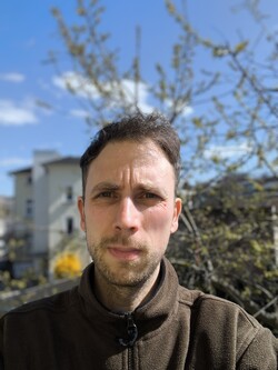 Selfie com a câmera frontal de 20 MP