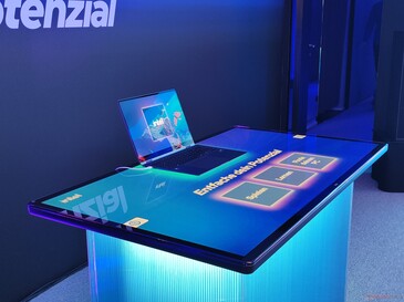 Máquina que oferece conselhos de compra na Intel Experience Store (fonte da imagem: Benjamin Herzig)