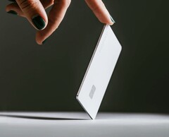 O Nomad Tracking Card Pro pode ser localizado da mesma forma que um AirTag (Fonte da imagem: Nomad)