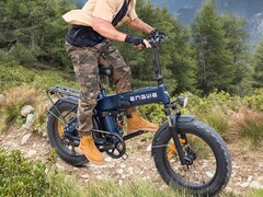 Engine Pro 3.0 Boost: Uma e-bike dobrável que também é adequada para uso off-road. (Fonte da imagem: Engwe)