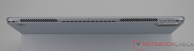 Parte superior: Saídas de ventilador, botão de energia