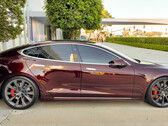 O Elon Musk dá finalmente novas dicas de cores Tesla, um complexo vermelho de 13 camadas e prata 'líquida' de 8 camadas