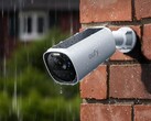 A eufyCam E40 da Anker (na foto) com painel solar foi lançada na Europa. (Fonte da imagem: eufy)