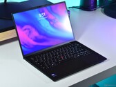 Troca de eficiência por 5G opcional e Lunar Lake por Arrow Lake: Análise do laptop Lenovo ThinkPad X1 Carbon Gen 13