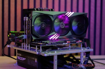 O MSI GeForce RTX 4060 Ti Gaming X Trio 8G durante nosso teste de emissão de ruído