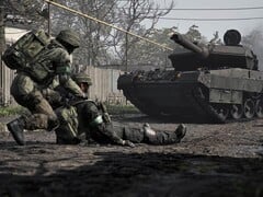 WARDOGS combina batalhas em grande escala com veículos, ambientes destrutíveis e construção de bases.
