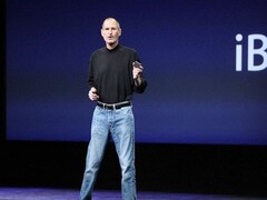 Steve Jobs era famoso por usar gola alta praticamente o tempo todo. (Fonte: Business Insider)