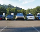 Modelo Y, Cybertruck, Modelo 3 e Modelo S/X alinhados em uma estação Supercharger. (Fonte da imagem: Tesla)