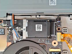 Pronto para WWAN com antenas pré-instaladas (fonte da imagem: Notebookcheck)