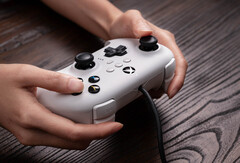 8BitDo revelou um novo controlador no estilo Xbox. (Fonte de imagem: 8BitDo)