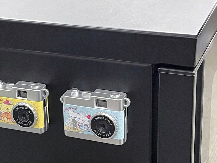 A câmera de brinquedo Kenko Tokina Pieni II vem com um ímã na parte traseira. (Fonte da imagem: Kenko Tokina)