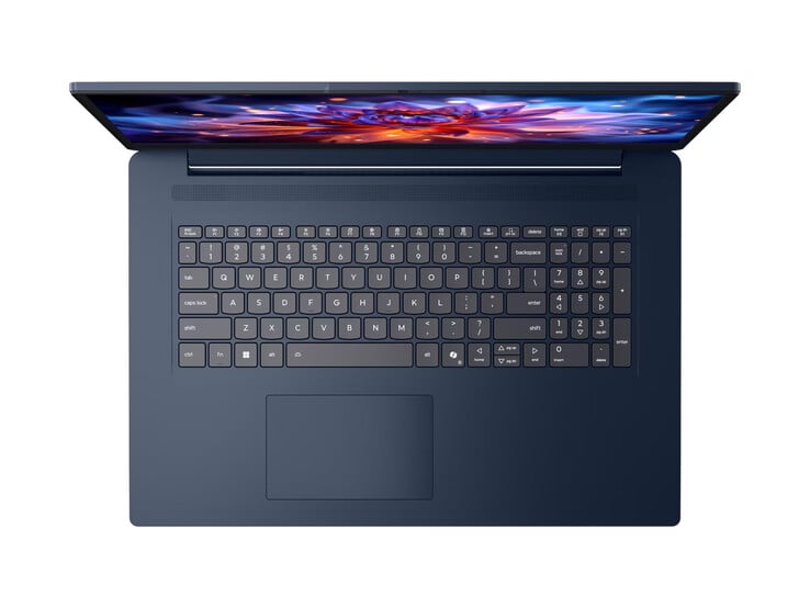 O IdeaPad Slim 3i 17IWC11 em seu acabamento Cosmic Blue.