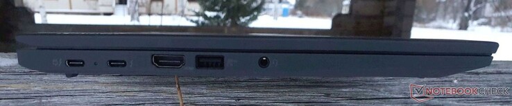 Esquerda: 2x Thunderbolt 4, HDMI 2.0b, USB-A 3.2 Gen 1, conector de áudio