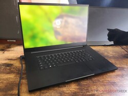 Em revisão: Lâmina Razer 17 2022. Unidade de teste fornecida pela Razer