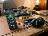 O smartphone transmite música em alta resolução para os fones de ouvido
