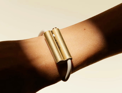 O Luffu Link está disponível em três cores: dourado, azul e preto.