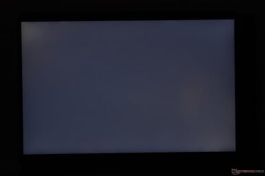 Pequeno sangramento irregular da luz de fundo nos cantos