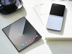 O evento de verão Galaxy Unpacked deste ano pode apresentar três novos dobráveis, e não dois, os modelos de sexta geração retratados. (Fonte da imagem: Samsung)