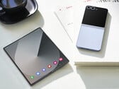 O evento de verão Galaxy Unpacked deste ano pode apresentar três novos dobráveis, e não dois, os modelos de sexta geração retratados. (Fonte da imagem: Samsung)