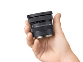 A menor e mais leve lente zoom APS-C ultragrande angular do mundo (Fonte da imagem: SIGMA)