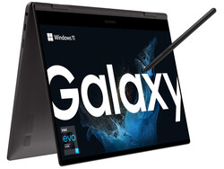 O Samsung Galaxy Book2 Pro 360 13 (NP930QED-KA3DE), fornecido pela Samsung Alemanha.