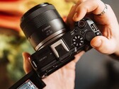 Diz-se que a Canon EOS R6 V é semelhante à EOS R50 V da foto.