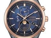 Close-up do relógio Citizen BY1036-53L Eco-Drive com fases da lua, com mostrador azul, luneta em tom de ouro rosa, caixa em aço inoxidável preta e indicador analógico das fases da lua às 6 horas