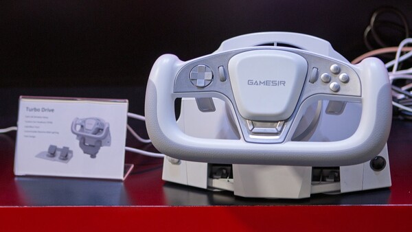 O GameSir Turbo Drive é um volante de corrida simulada com um design de jugo. (Fonte da imagem: Retrohanhelds)