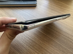 Muitos usuários do Pixel 7 e do Pixel 7 Pro relataram o problema de inchaço da bateria. Na foto: uma imagem de um dos usuários afetados. (Fonte da imagem: Fórum de suporte do Google)