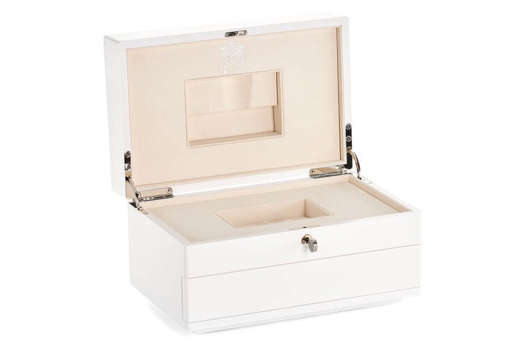 O kit Leica 'Pope Francis' M-A vem com uma caixa de apresentação exclusiva e chave. (Fonte da imagem: Leica)