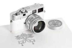 A Leica 'Pope Francis' M-A 35mm rangefinder é uma cópia única dessa clássica câmera de filme totalmente mecânica. (Fonte da imagem: Leica)