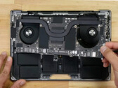 Apple fez algumas mudanças internas com o último MacBook Pro 14. (Fonte de imagem: iFixit)