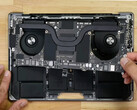 Apple fez algumas mudanças internas com o último MacBook Pro 14. (Fonte de imagem: iFixit)