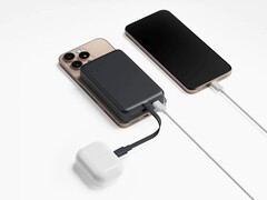 O Xiaomi 33W Magnetic Power Bank 10000 Integrated Cable já está disponível no Reino Unido. (Fonte da imagem: Xiaomi)