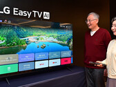 A LG Easy TV oferece controle remoto e botão de ajuda. (Fonte da imagem: LG Electronics)