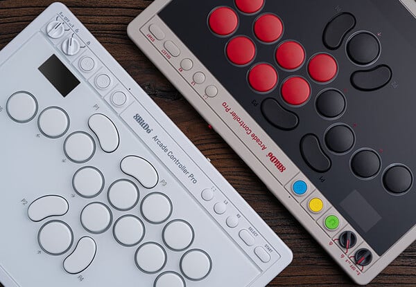 O 8BitDo Arcade Controller Pro está disponível em duas cores.